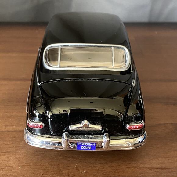 Motormax 1949 Mercury Black Diecast Model Car 1:24 Scale - Picture 5 of 11